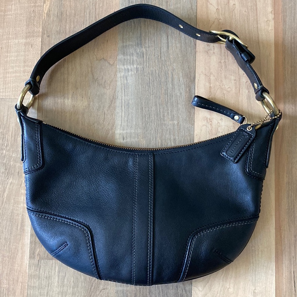 Coach leather gold hardware small trendy purse minimalistic classic vintage